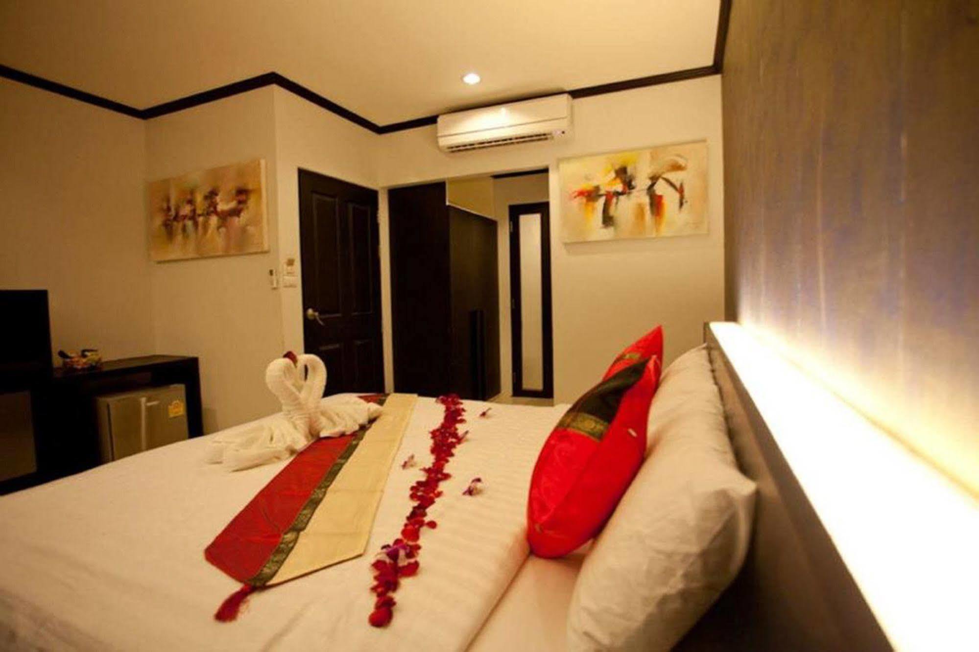 Kata Green Beach Hotel 외부 사진