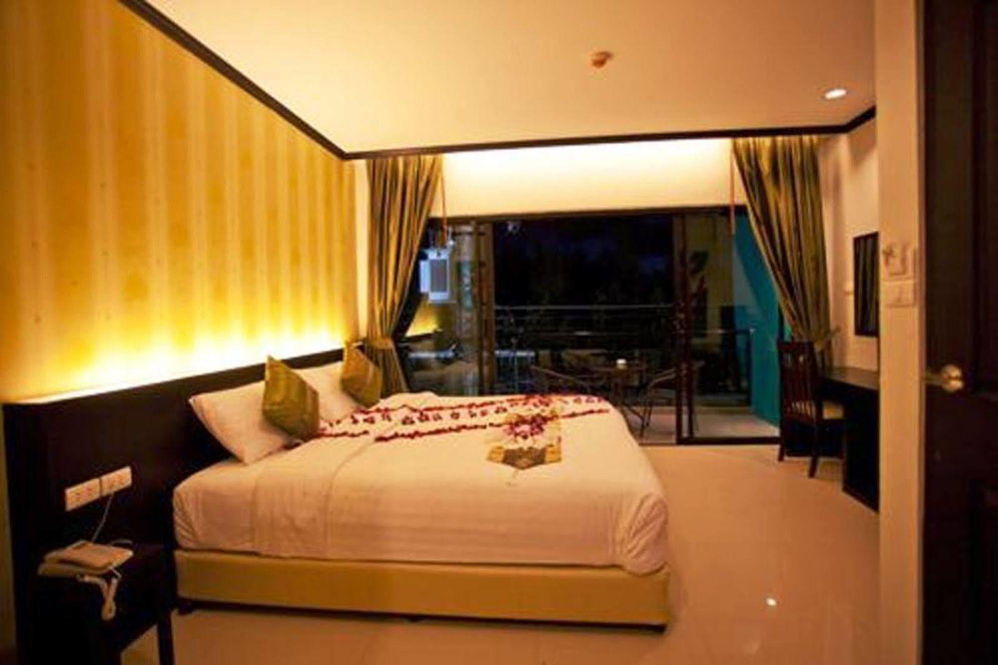 Kata Green Beach Hotel 외부 사진