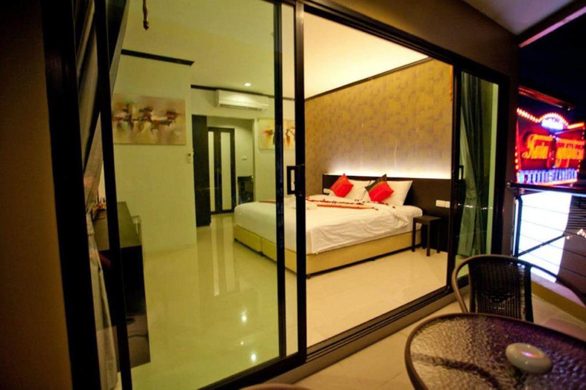 Kata Green Beach Hotel 외부 사진